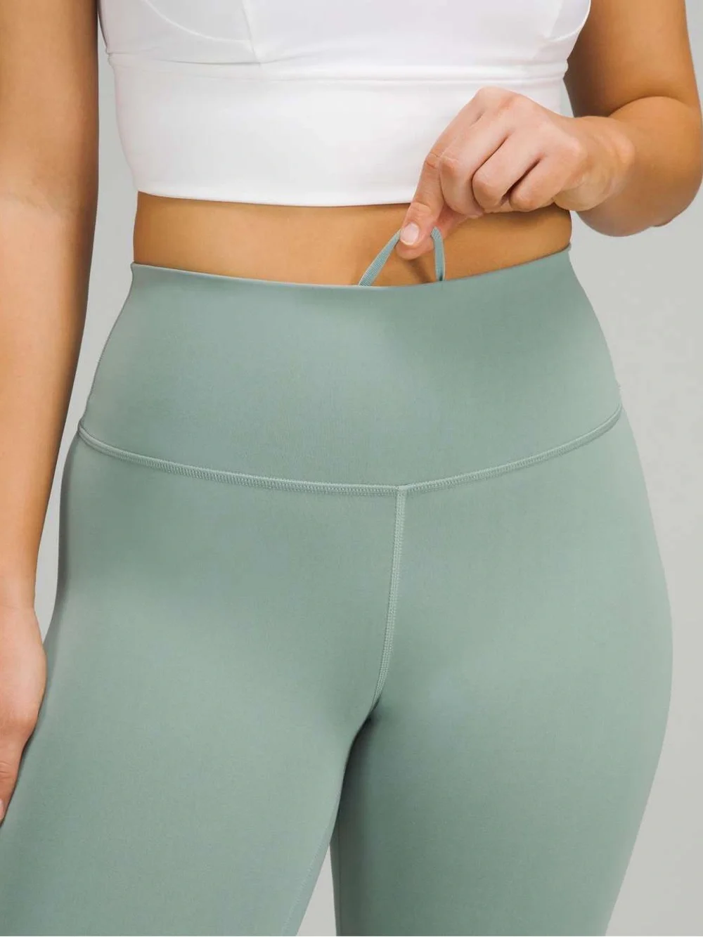 336. Lululemon Wunder Train Contour Fit High-Rise Crop 23